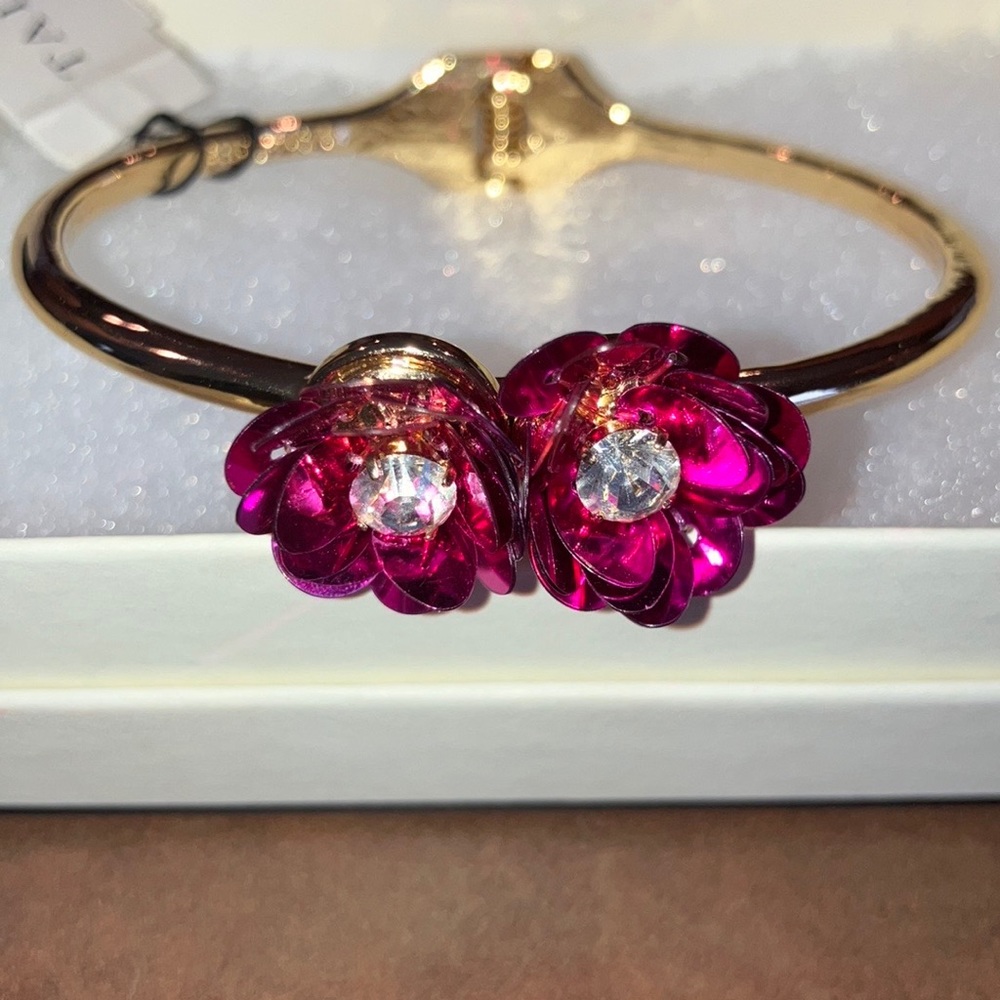 NWT Talbots Gold Bracelet with 2 Pink flowers and Diamond Rhinestone in Gold